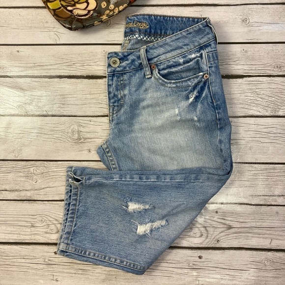American Eagle Distressed Cropped Artist Jeans - Picture 3 of 5